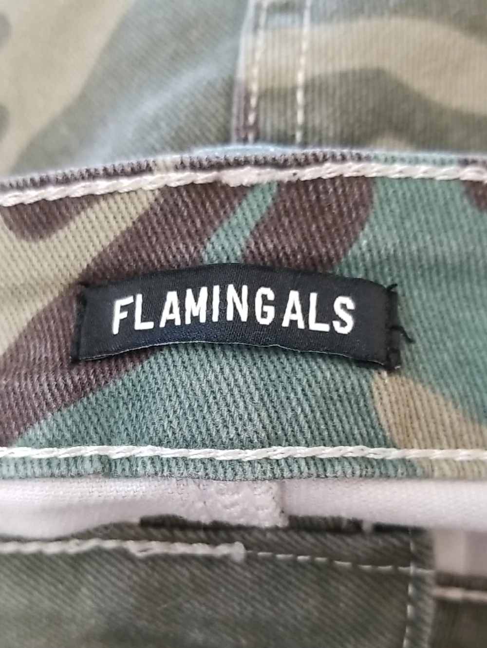 NWT Flamingals Women's size XL Camo Cargo Pants - Green Camouflage - Picture 7 of 8